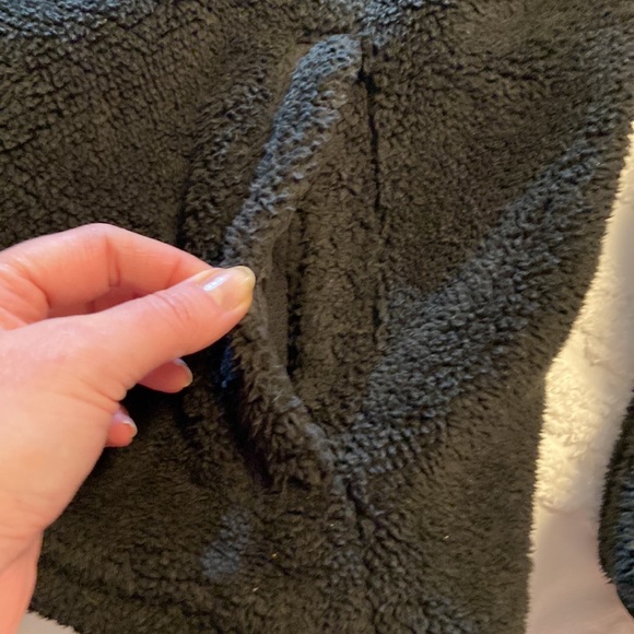 Women’s North Face pullover - Picture 3 of 5